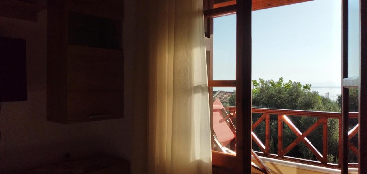 Athina Studio Apartments Kerveli Екстериор снимка