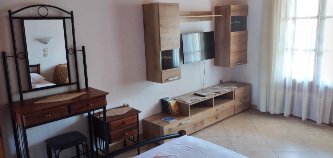 Athina Studio Apartments Kerveli Екстериор снимка