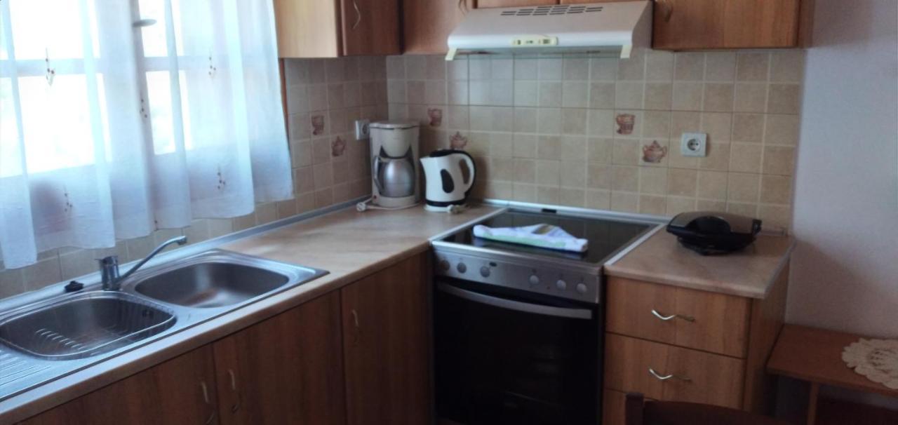 Athina Studio Apartments Kerveli Екстериор снимка
