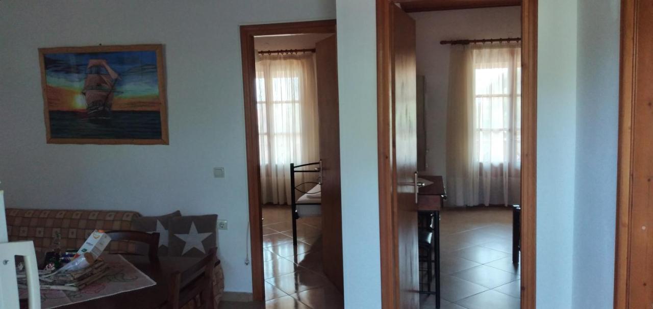 Athina Studio Apartments Kerveli Екстериор снимка