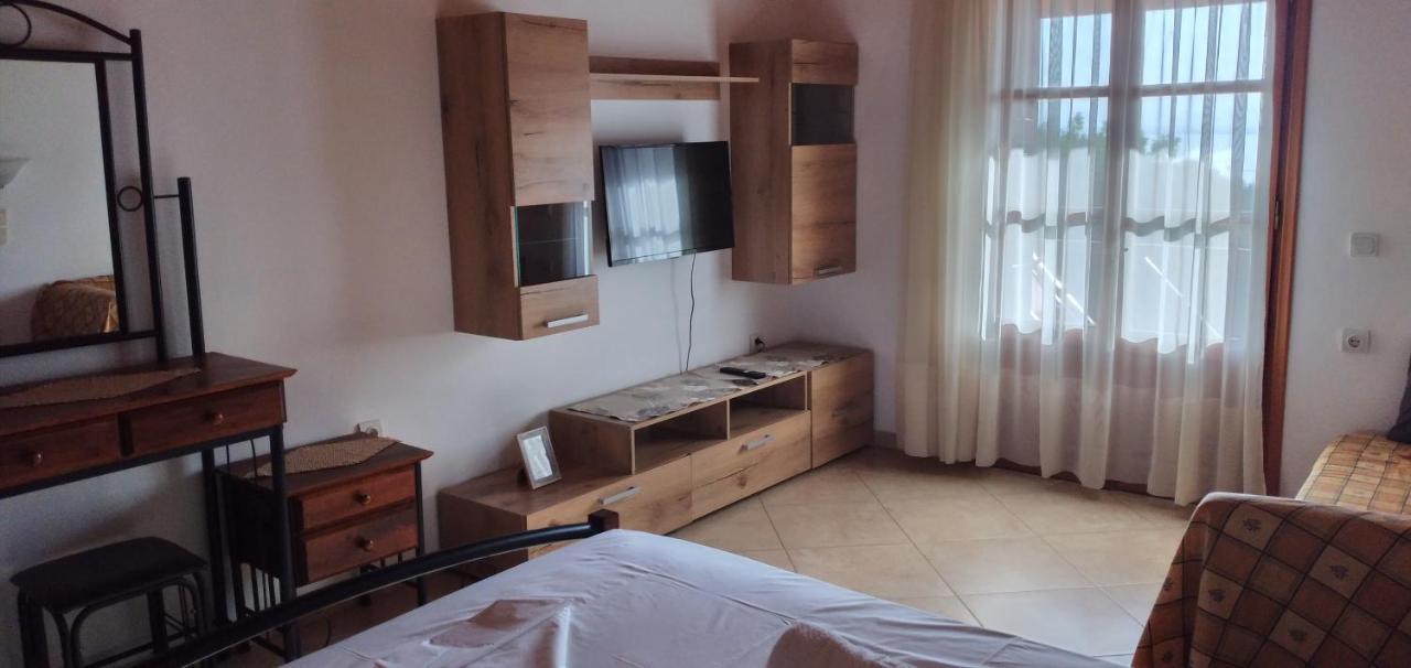 Athina Studio Apartments Kerveli Екстериор снимка