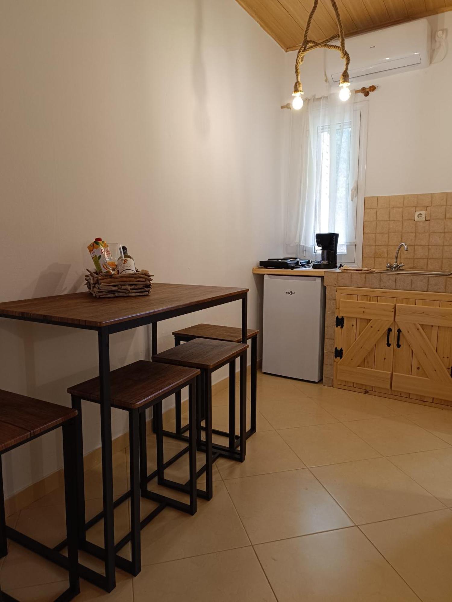 Athina Studio Apartments Kerveli Екстериор снимка