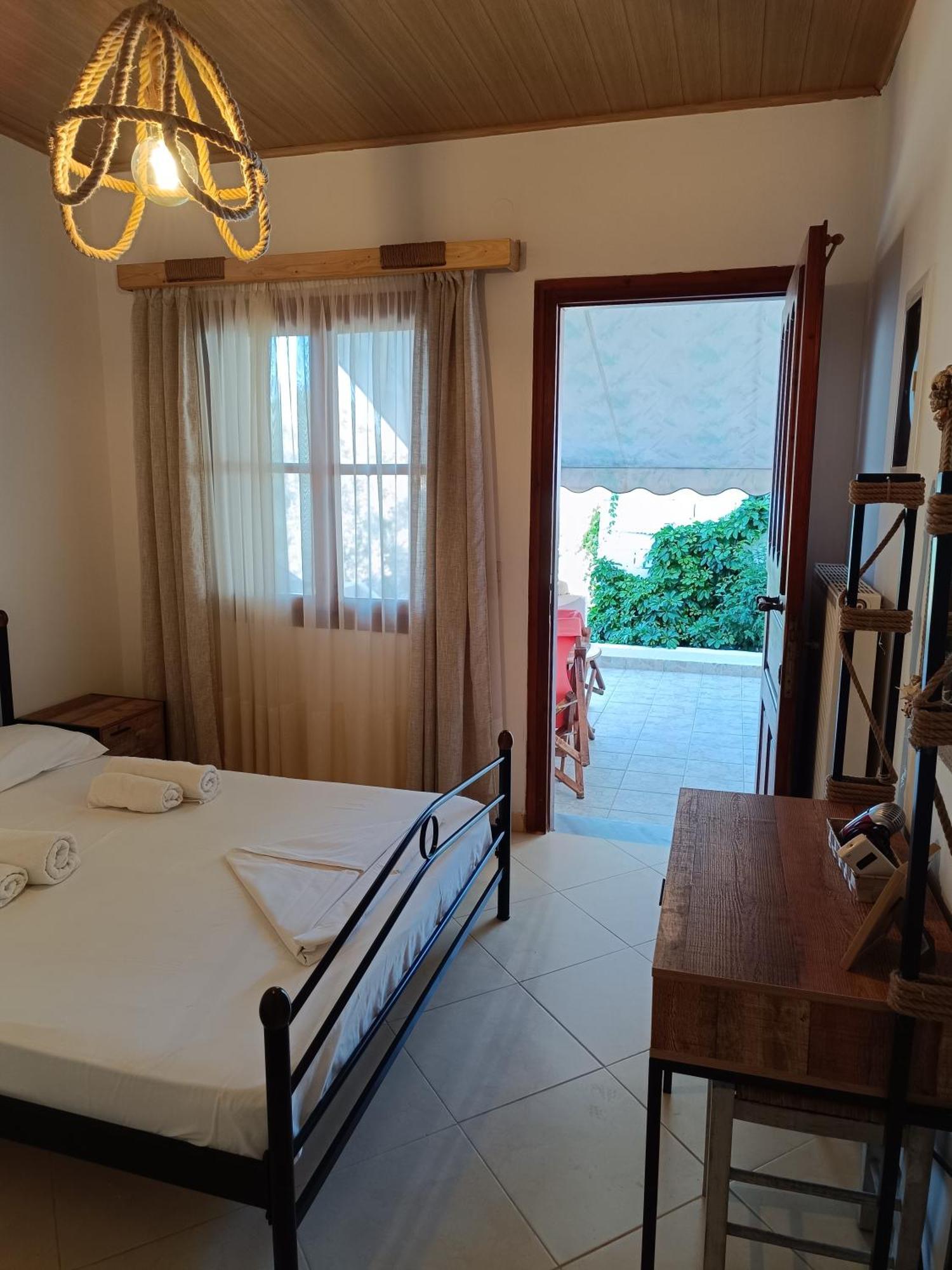 Athina Studio Apartments Kerveli Екстериор снимка