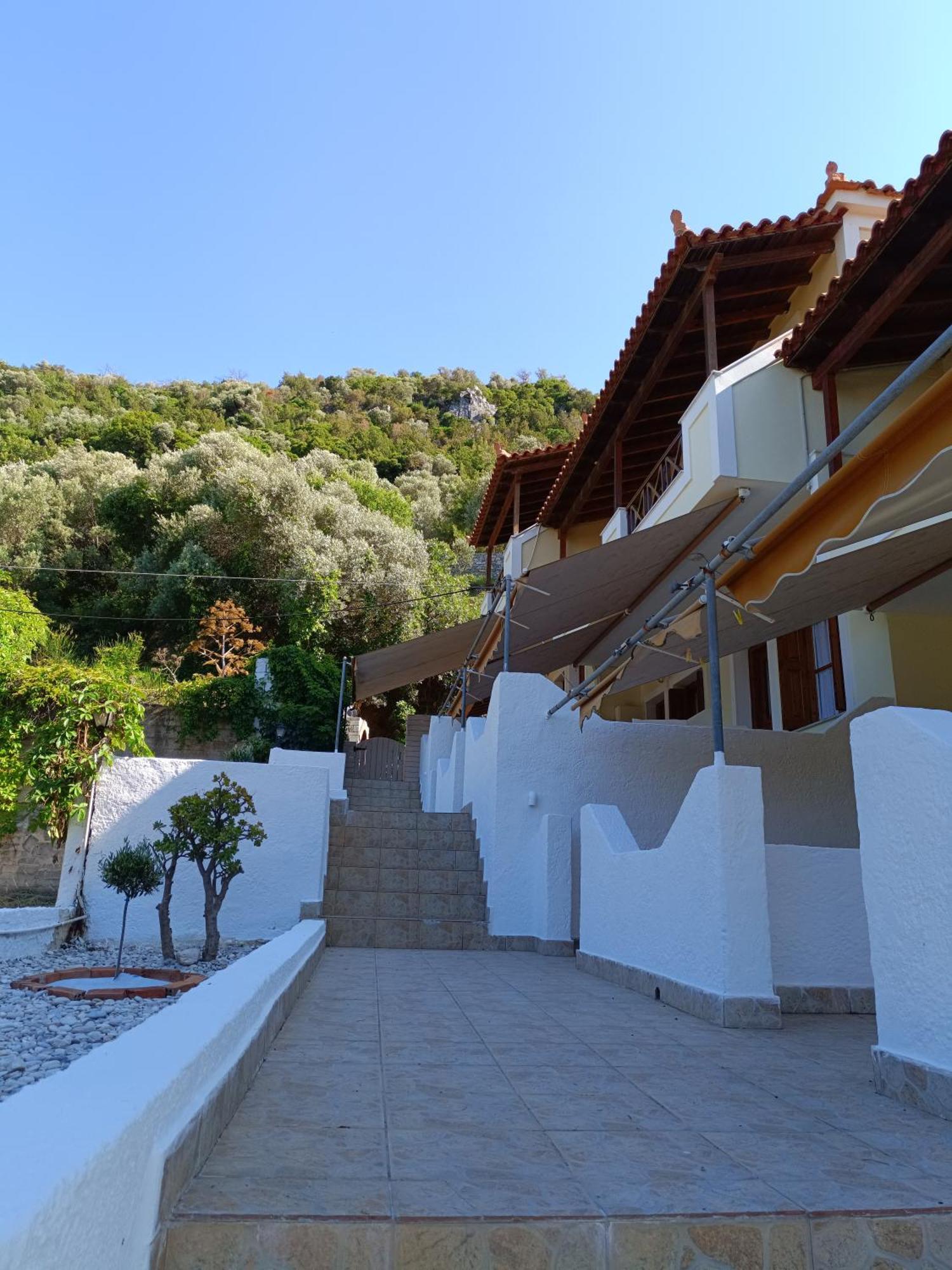 Athina Studio Apartments Kerveli Екстериор снимка