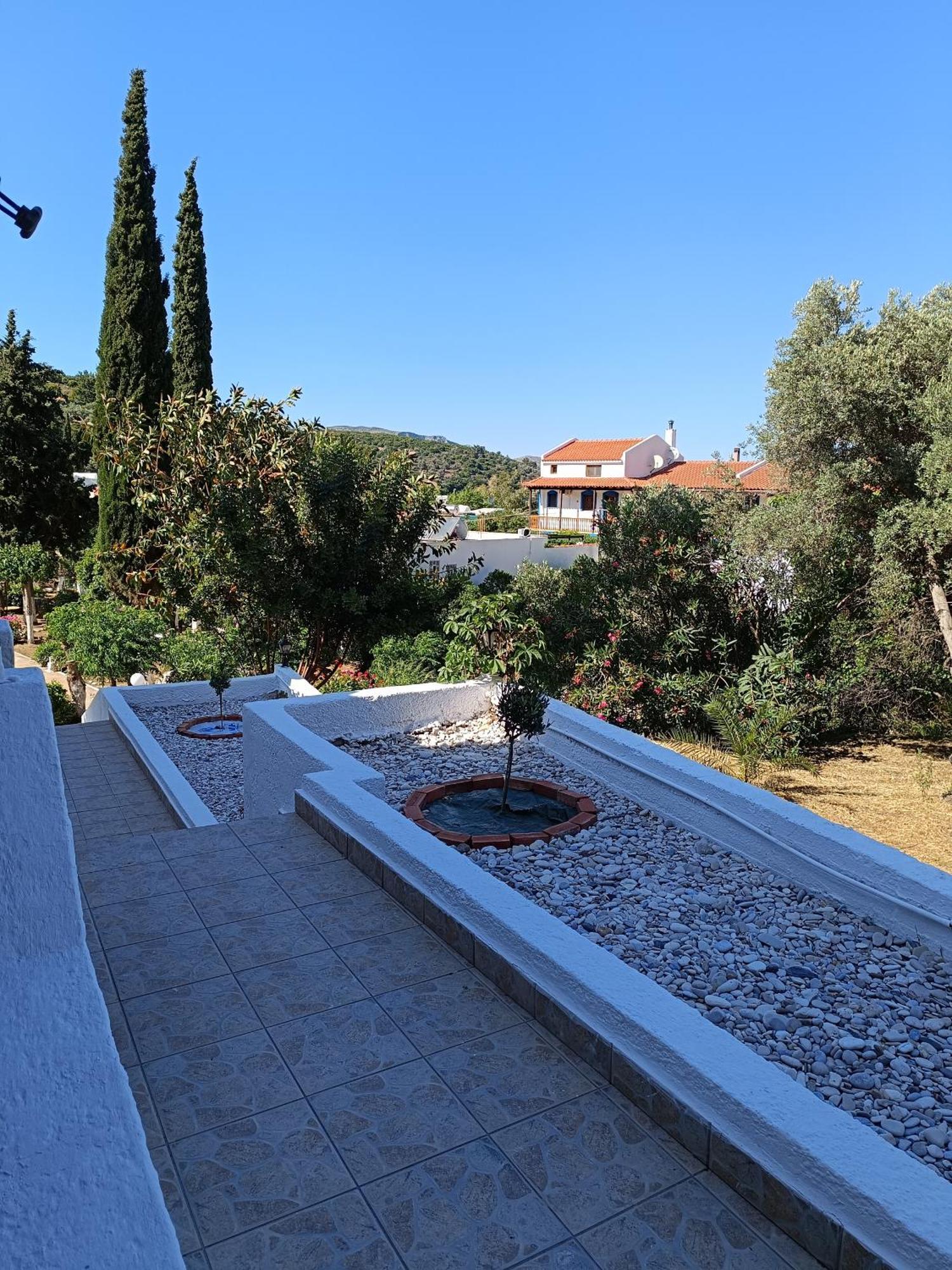 Athina Studio Apartments Kerveli Екстериор снимка