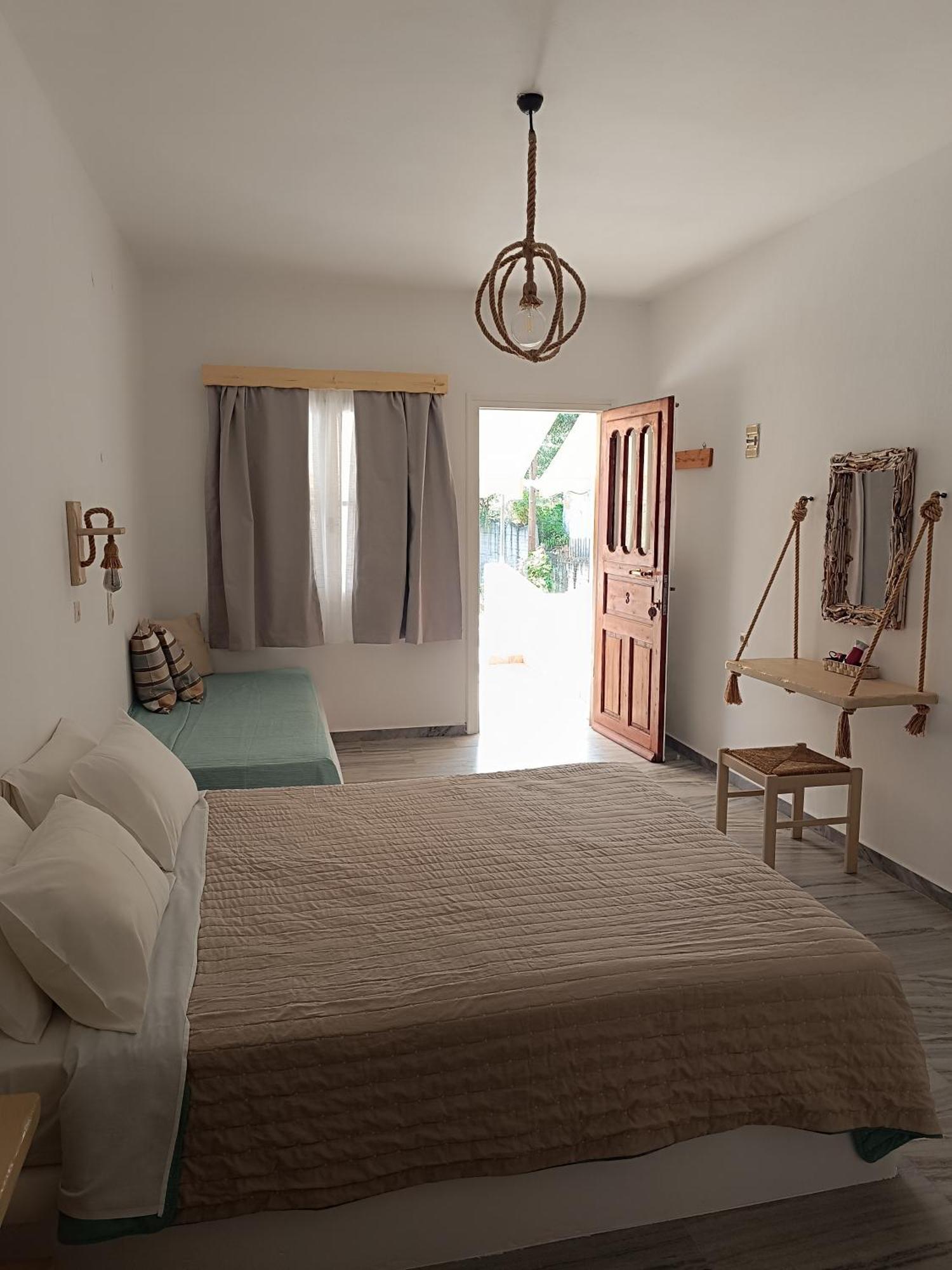 Athina Studio Apartments Kerveli Екстериор снимка