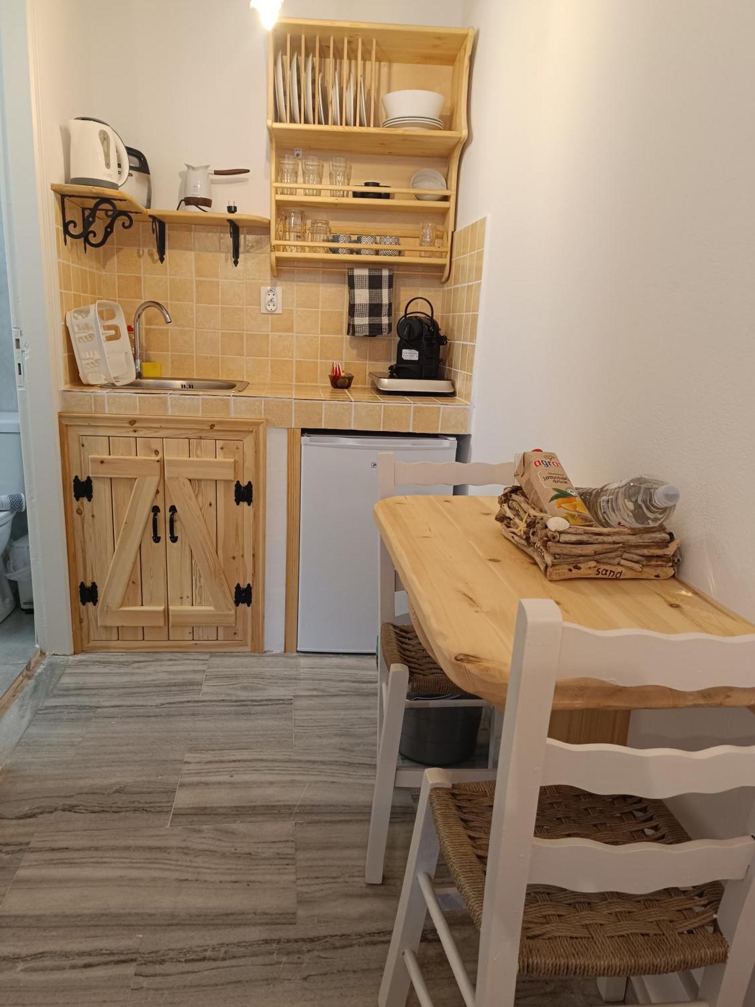 Athina Studio Apartments Kerveli Екстериор снимка