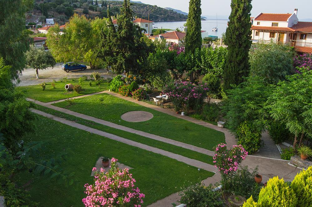 Athina Studio Apartments Kerveli Екстериор снимка